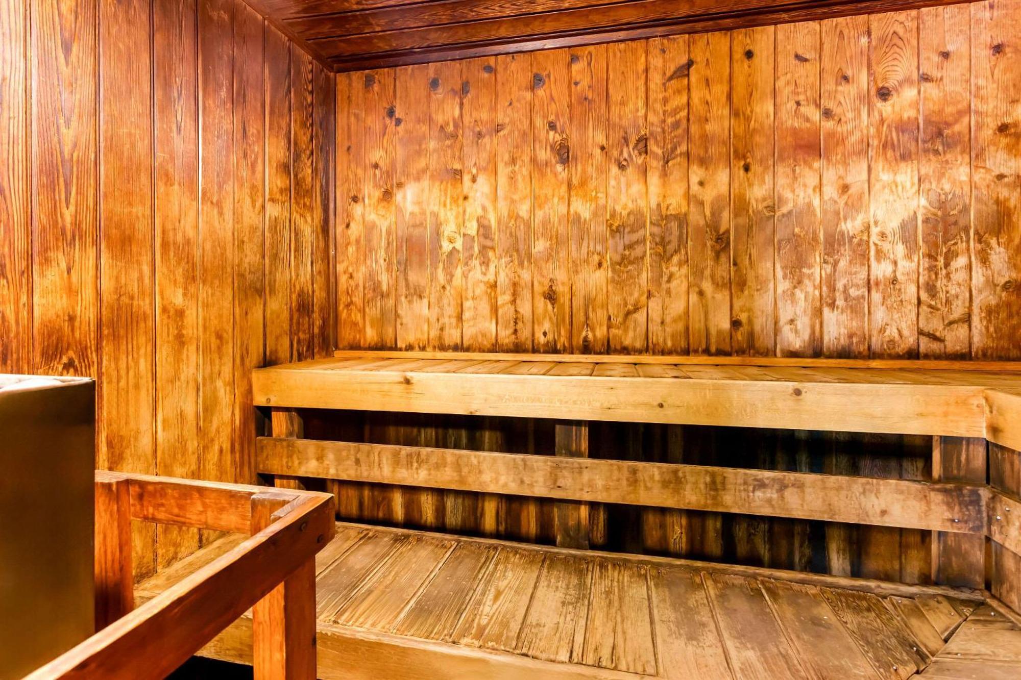 Rodeway Inn Горъм Екстериор снимка