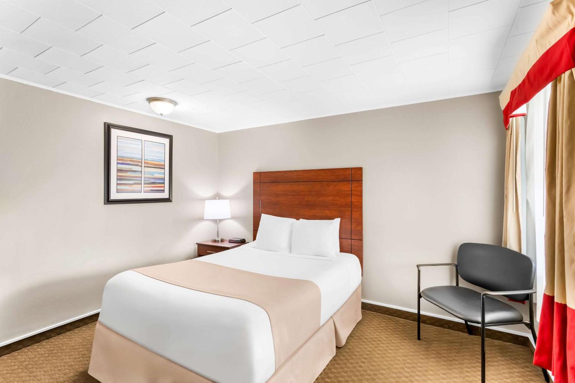Rodeway Inn Горъм Екстериор снимка