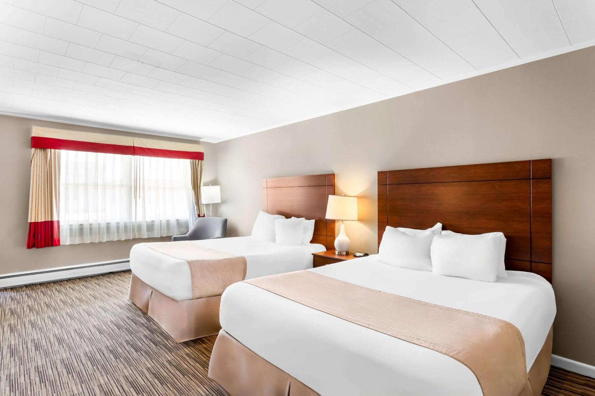 Rodeway Inn Горъм Екстериор снимка