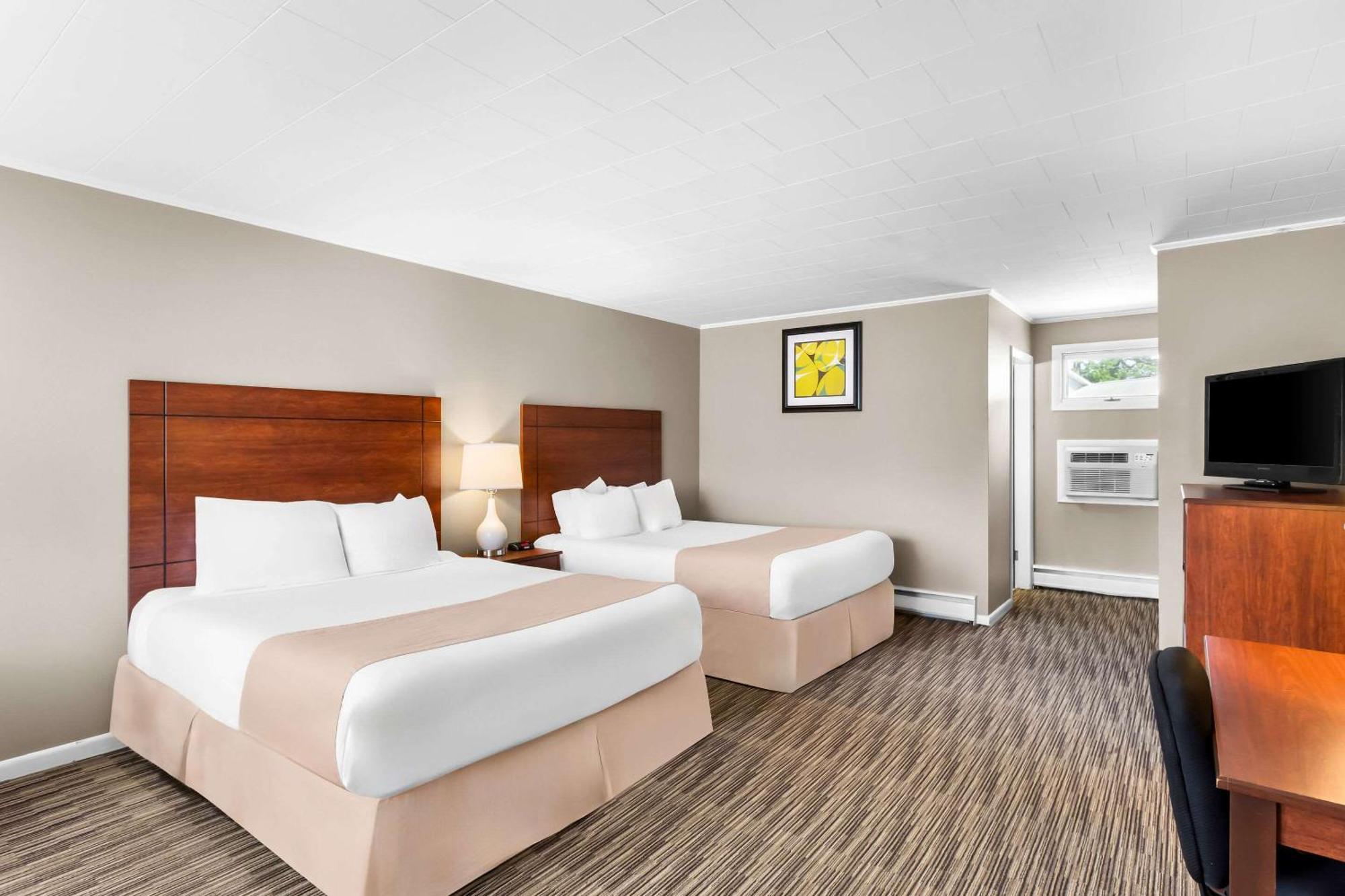 Rodeway Inn Горъм Екстериор снимка