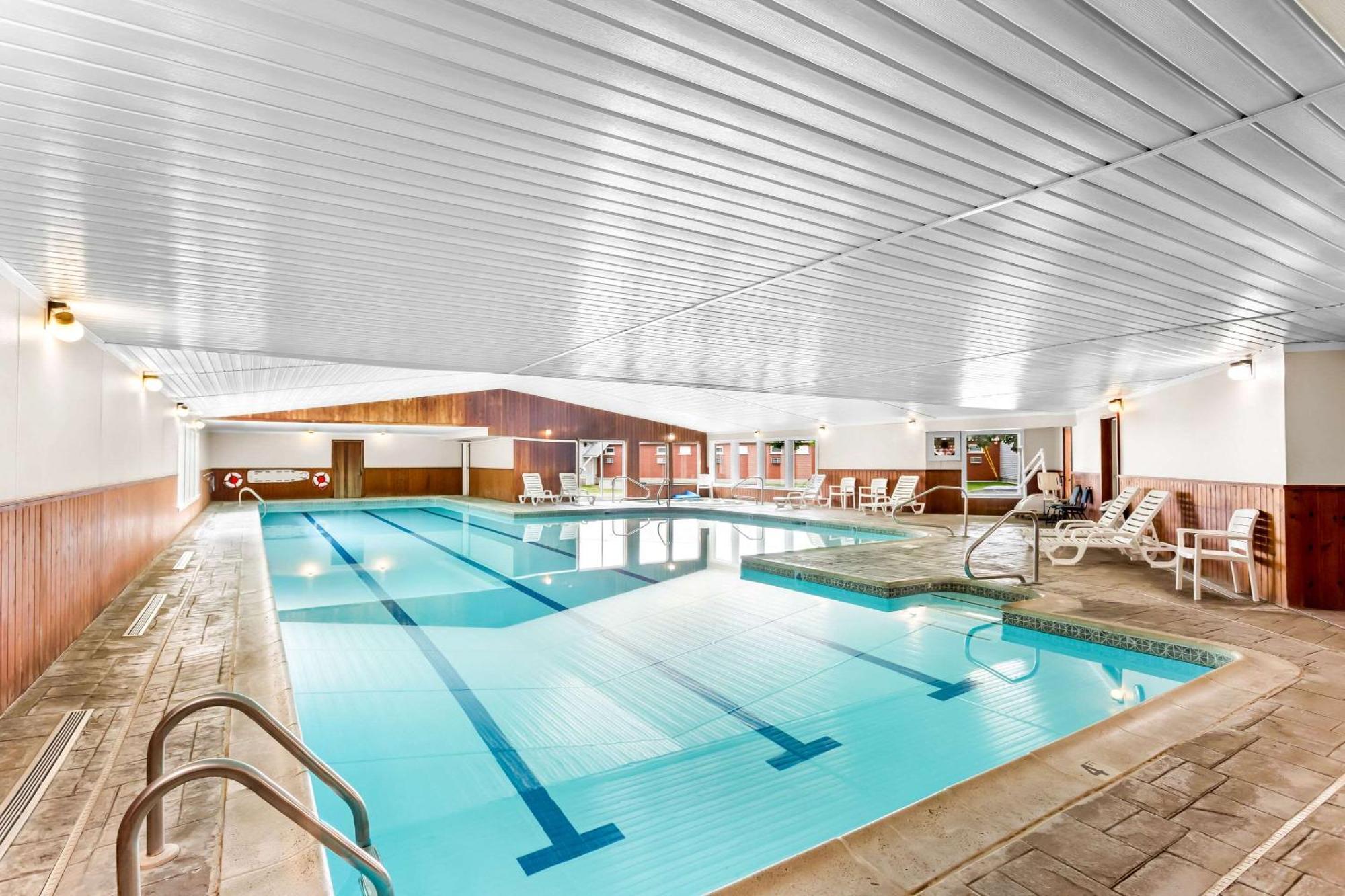 Rodeway Inn Горъм Екстериор снимка
