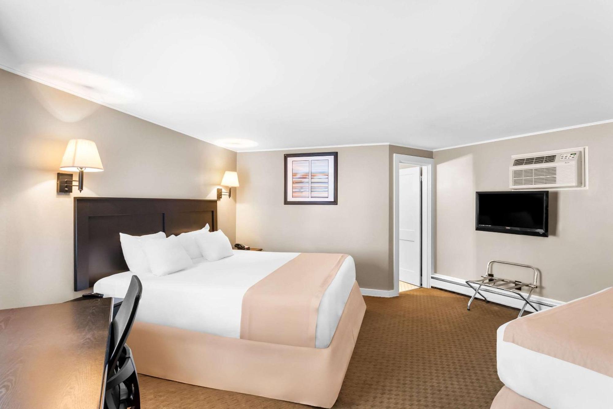 Rodeway Inn Горъм Екстериор снимка